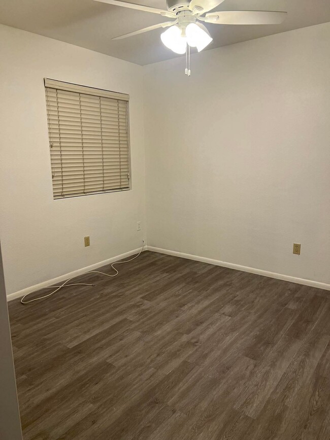 Building Photo - Calle Norlo