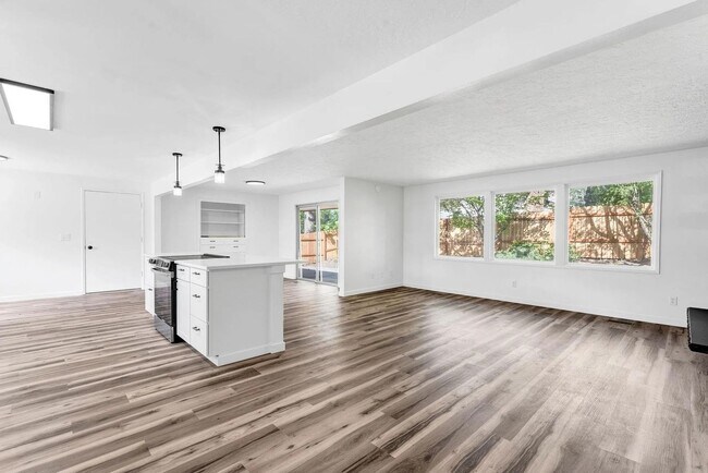 Building Photo - 6305 S Pittsburg St