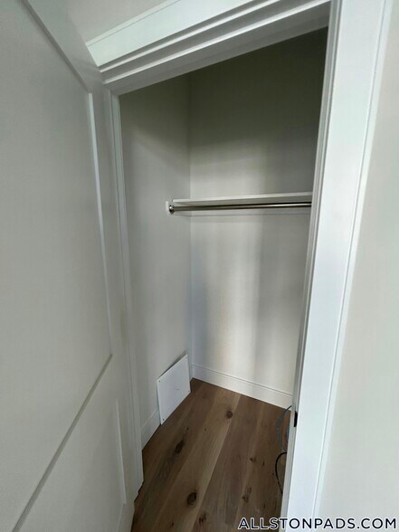 Building Photo - 157 Everett St