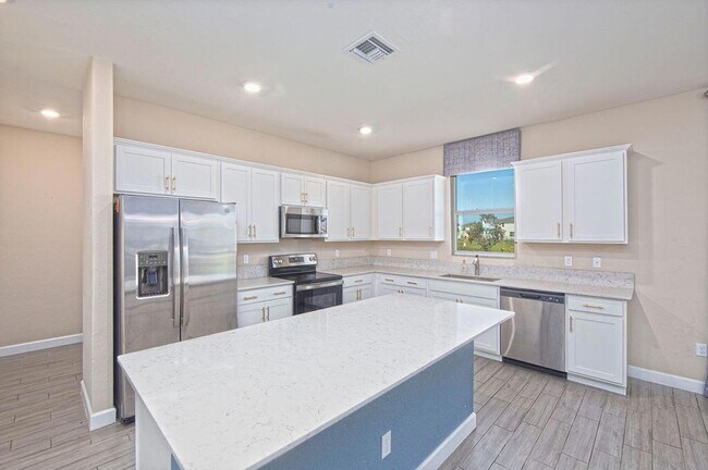 Building Photo - 12623 NW Copper Creek Dr