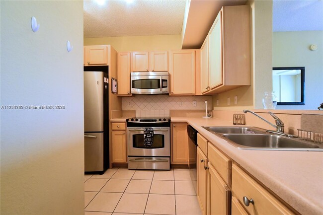 Building Photo - 6001 SW 70th St