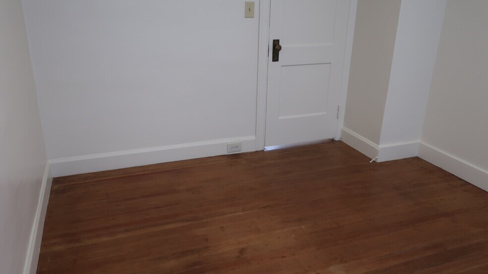 Building Photo - 535 Yakima St