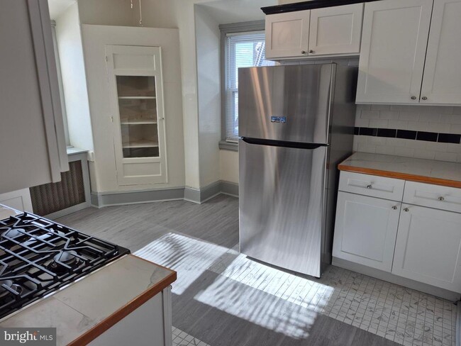 Building Photo - 4610 Chester Ave