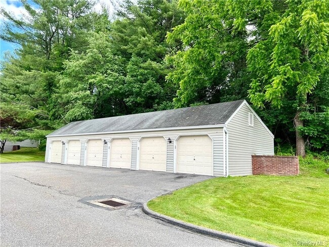 Building Photo - 1604 Holly Stream Ct