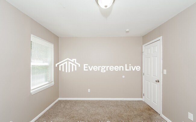 Building Photo - 913 27th Ave NE