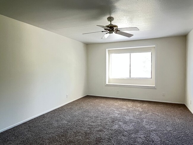 Building Photo - Spacious 3 bedroom, 2.5 bath duplex with private backyard for rent