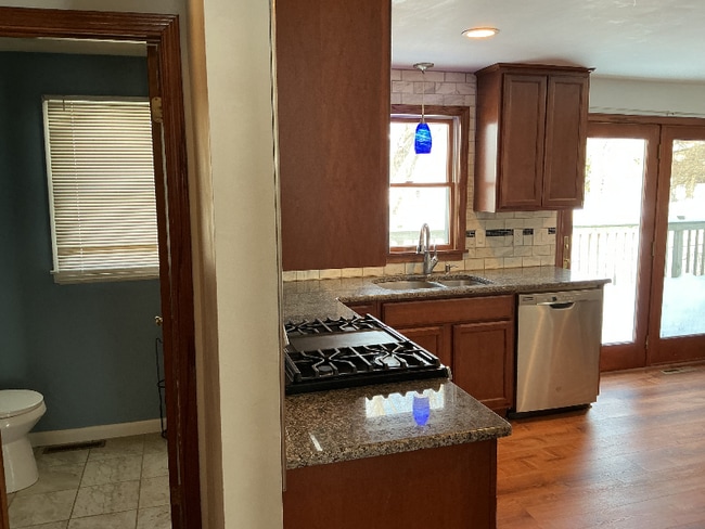 Building Photo - 901 White Birch Ln