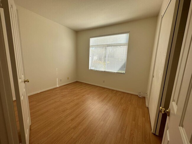 Building Photo - 549 Timberwood Ave