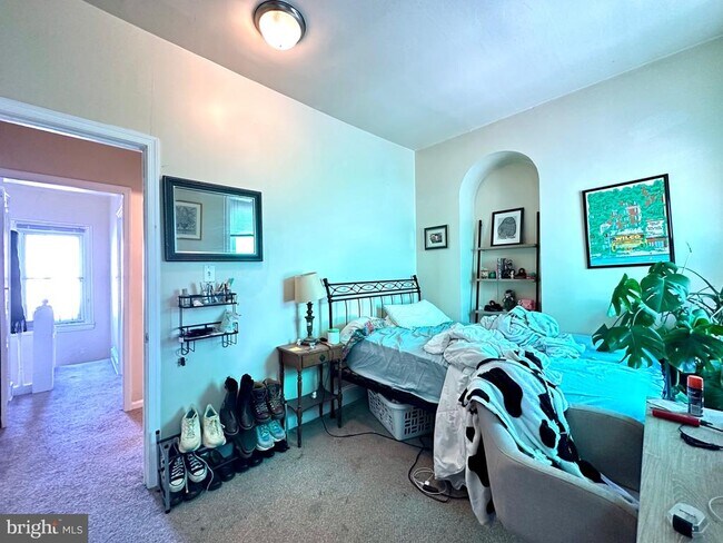 Building Photo - 1429 W Norris St