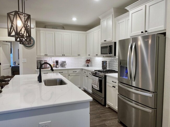 Building Photo - 412 Carneros Dr
