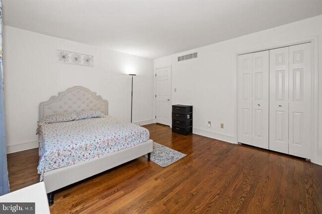 Building Photo - 253 Peoples Way