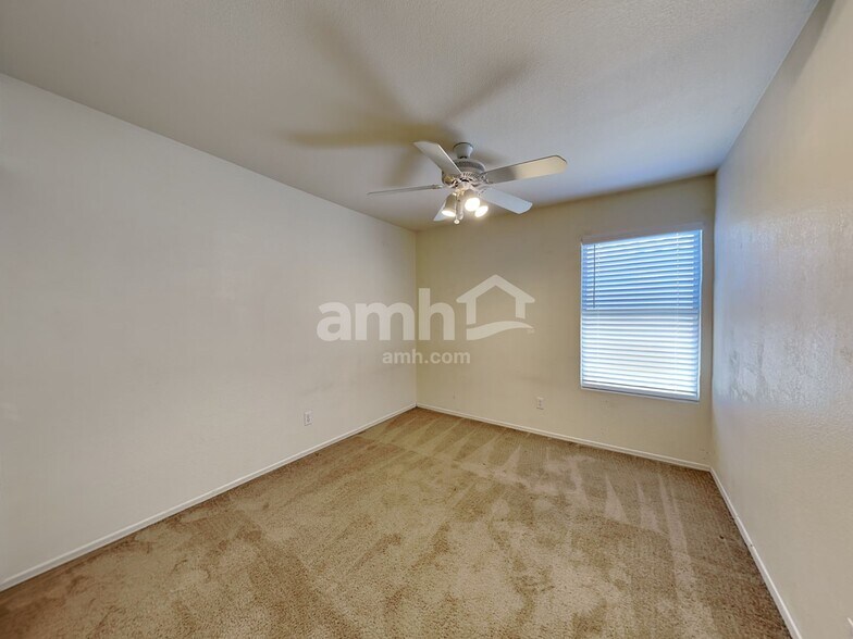 Building Photo - 1130 W Lark Dr