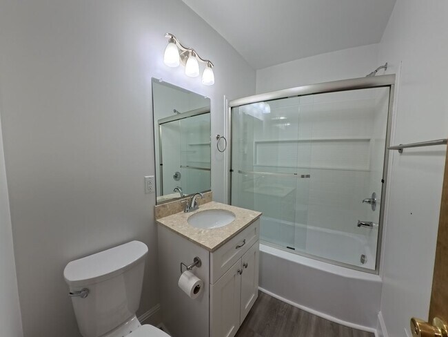 Building Photo - Home on three acre lot with garage