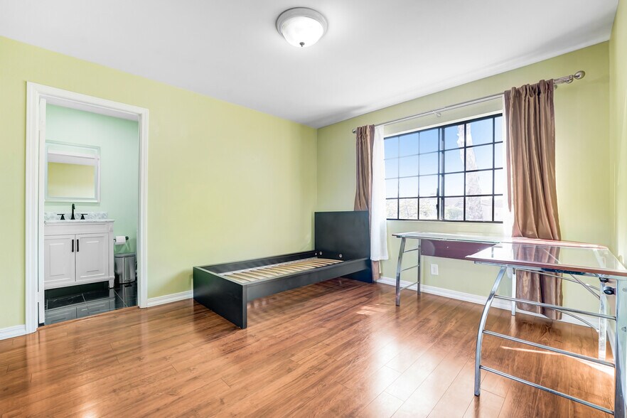 Second bedroom - 2971 Plaza del Amo