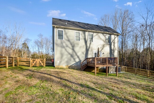 Building Photo - Pet Friendly Three Bedroom on Acre!