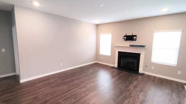 Building Photo - 3734 Rivermont Wy