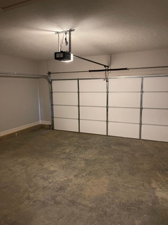 Building Photo - 488 Labrador Dr