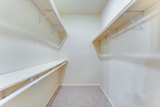 Building Photo - 2255 Braeswood Park Dr