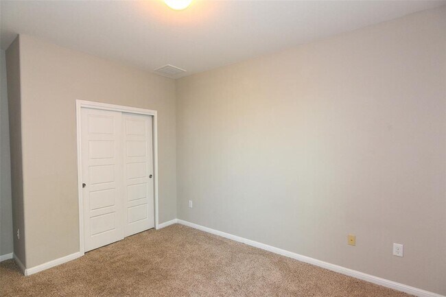 Building Photo - 13400 Briarwick Dr