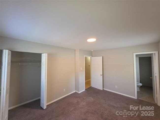Building Photo - 4800 Crestmont Dr