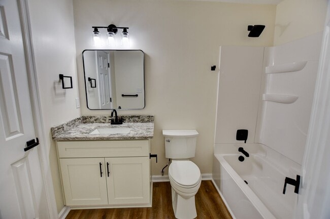 Building Photo - 3900 Raintree Ct