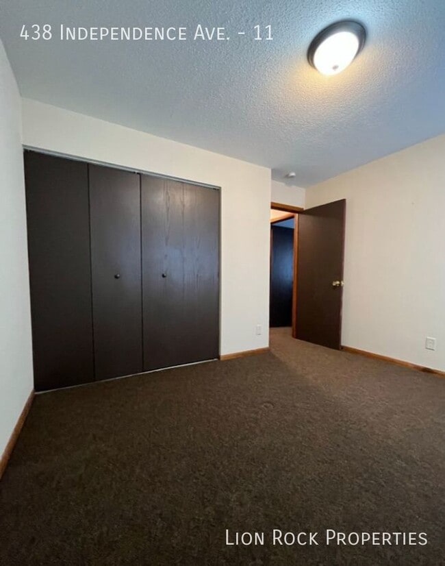 Building Photo - Charming Two Bedroom in the heart of Champ...