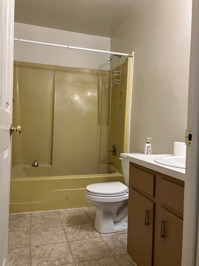 Building Photo - RANCH STYLE 2 BEDROOM DUPLEX FOR LEASE