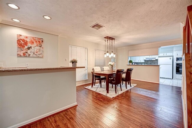 Building Photo - 2714 Green Fields Dr