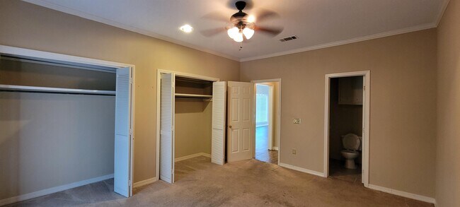Building Photo - 22 River Run Dr