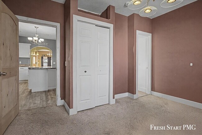 Building Photo - Spacious 5-Bed Home with 2.5 Baths