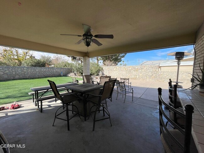 Building Photo - 10024 Fenway Dr