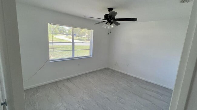 Building Photo - 104 S J Kellner Blvd