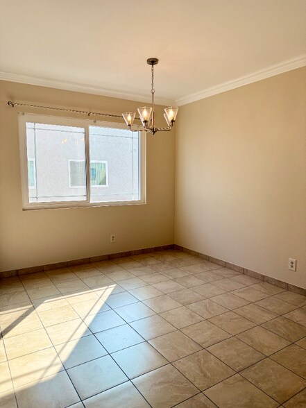 Building Photo - 232 S Pine St