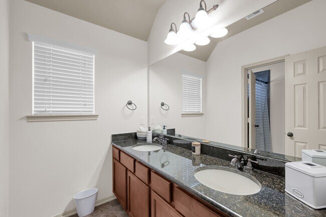 Building Photo - 158 S Vershire Cir