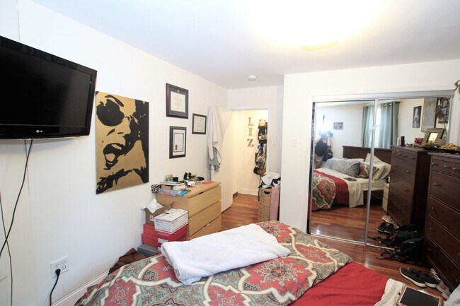 Building Photo - 2109 Spring Garden St