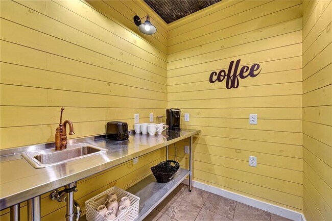 Building Photo - 801 NW C St