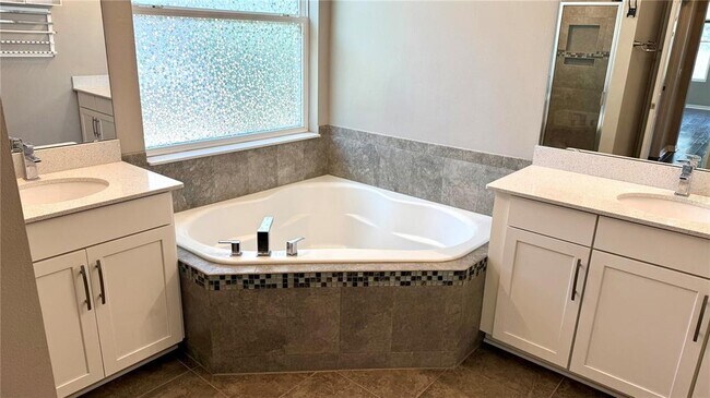Building Photo - 4890 Palmetto Park Dr