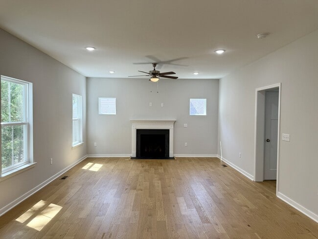 Building Photo - 401 Birdie Rd