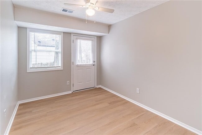 Building Photo - 210 Littlewick Way