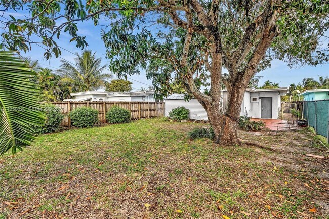 Building Photo - 930 N 16th Ave