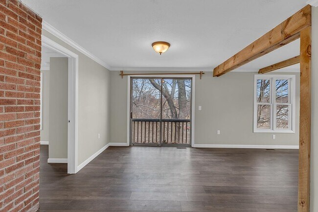 Building Photo - 297 Elm St