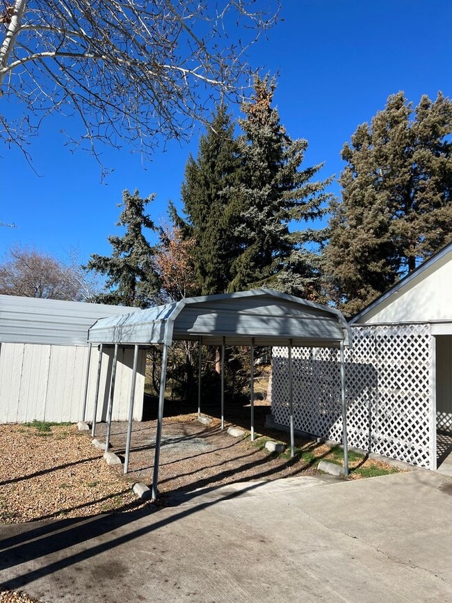 Building Photo - Duplex in SW Redmond