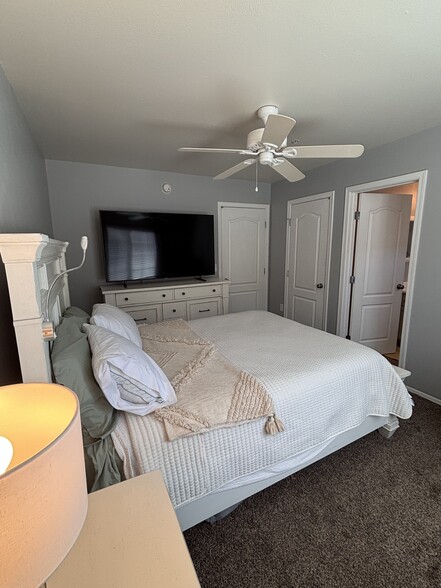 Building Photo - 1350 S Greenfield Rd