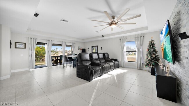 Building Photo - 569 Croydon Ave S