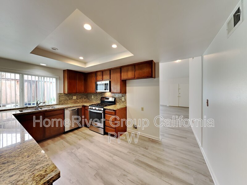 Building Photo - 3910 Coronado Cir