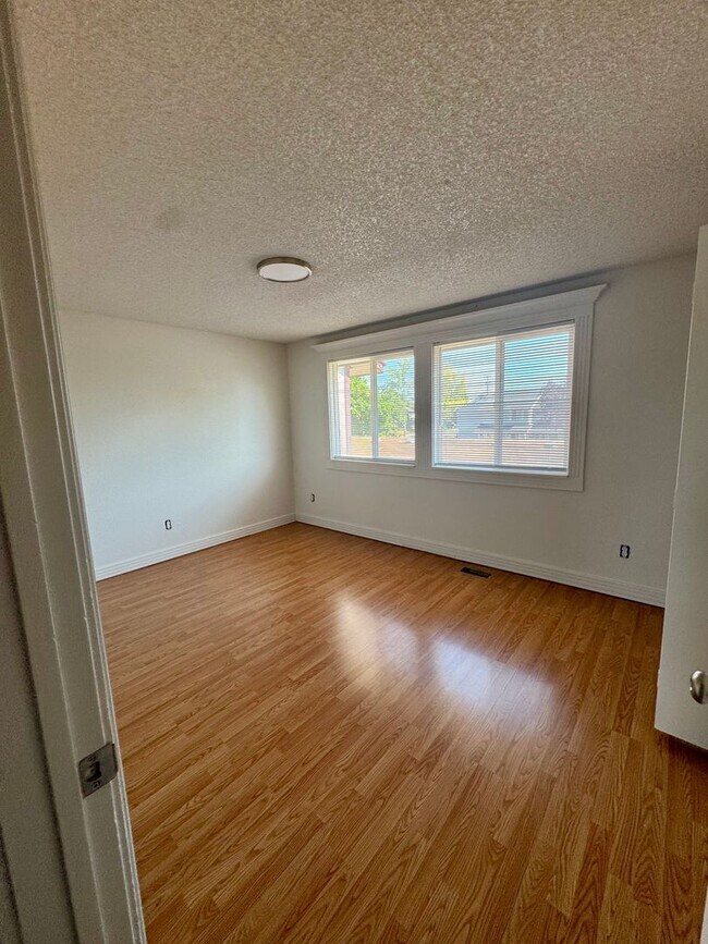 Building Photo - Great location 2 bedroom Condo