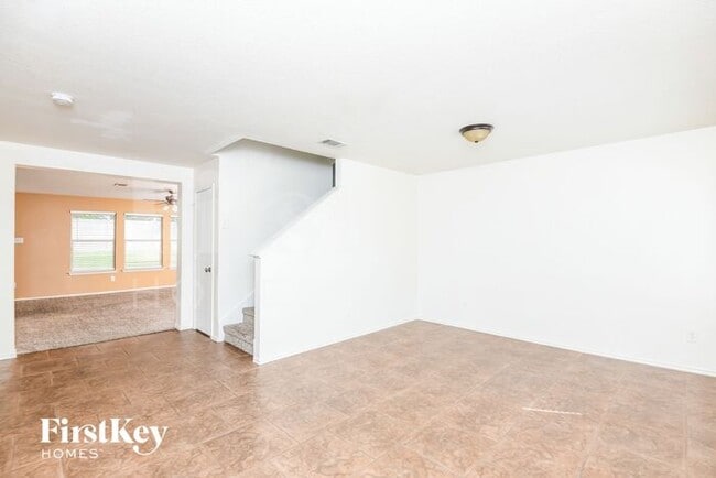 Building Photo - 324 Bob White Dr