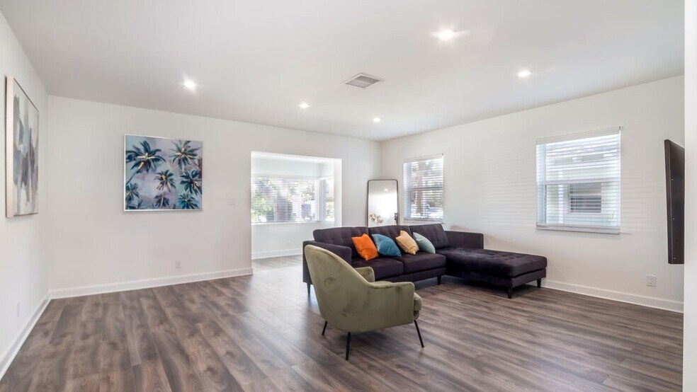 Living room facing towards the entrance. - 121 George Bush Blvd