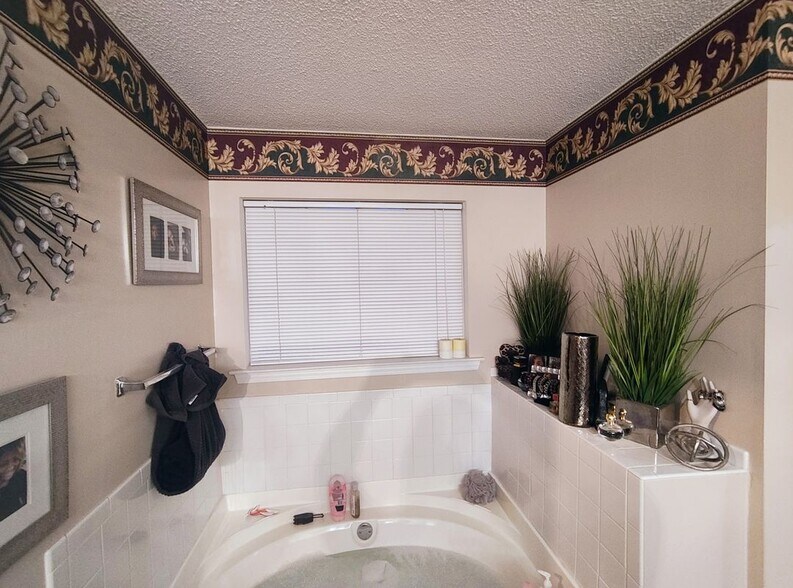 Building Photo - 11993 Red Ivy Ln