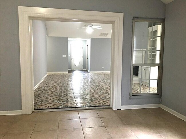 Building Photo - 2515 Freemans Walk Dr